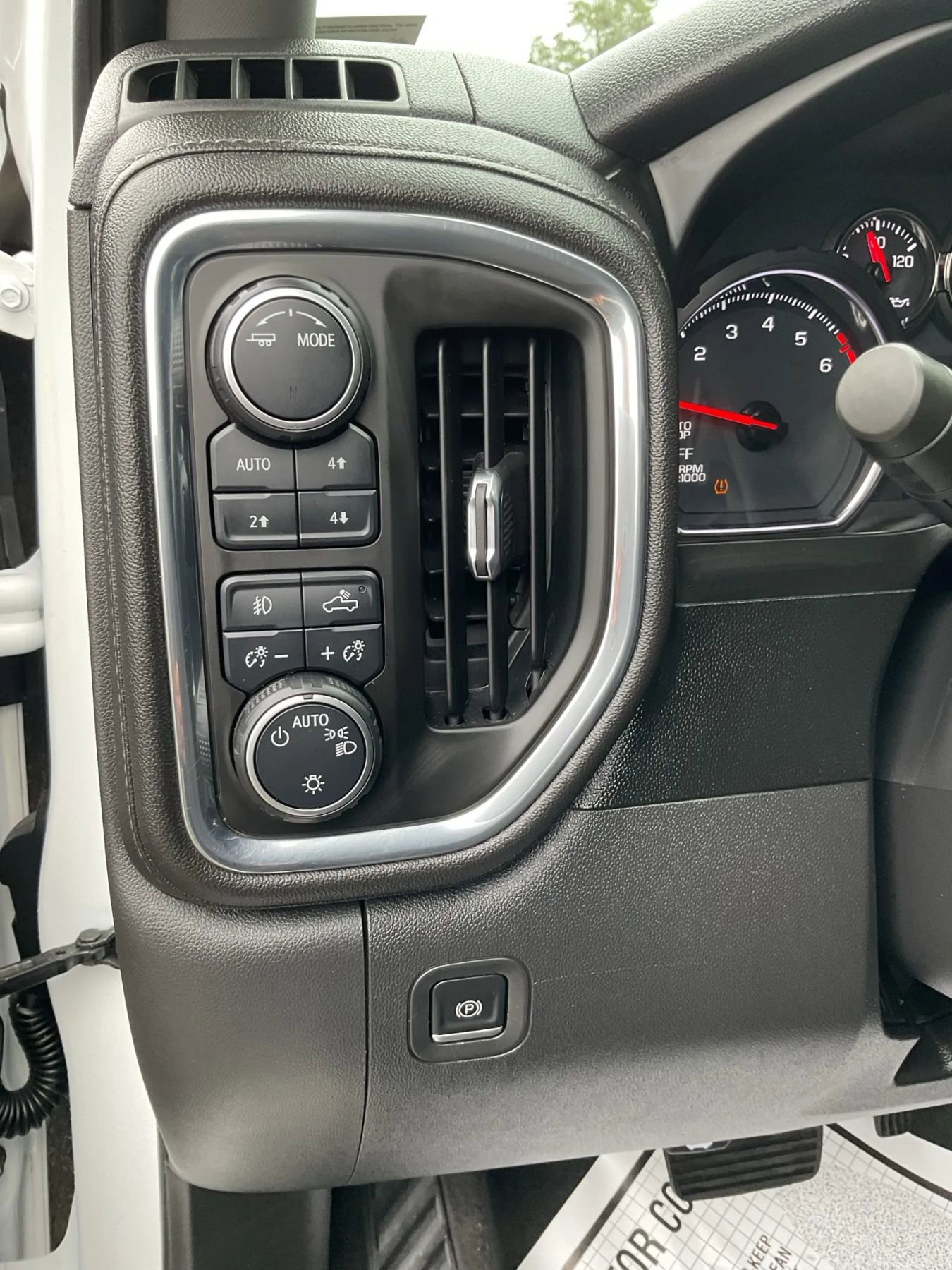 Used 2021 Chevrolet Silverado 1500 LT Trail Boss w/ Convenience Package II image 28