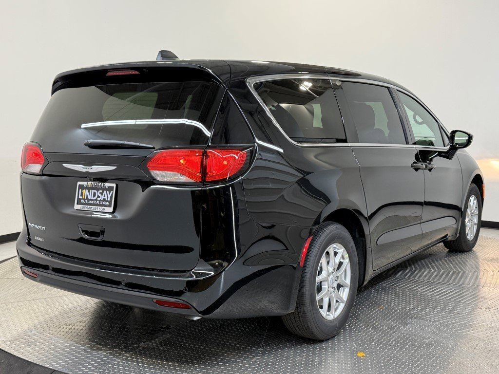 New 2026 Chrysler Voyager LX image 3