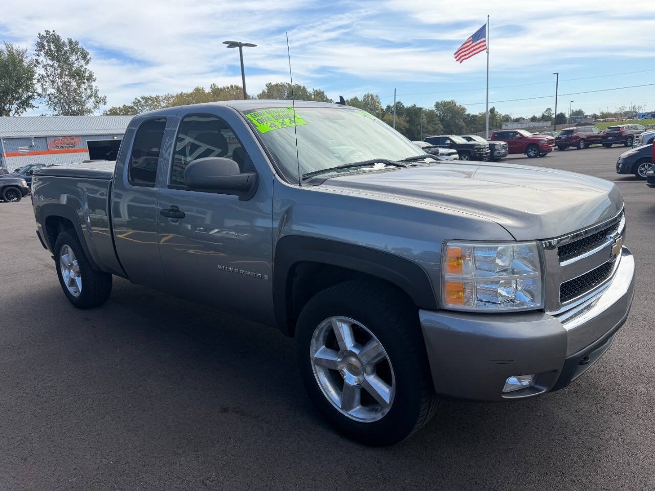 Used 2007 Chevrolet Silverado 1500 LT w/ 2LT Audio Package AWD/4WD image 7