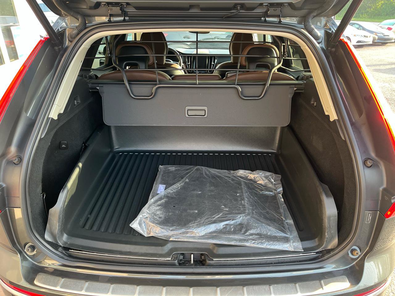 Used 2019 Volvo XC60 T5 Inscription w/ Protection Package Premier AWD/4WD image 9