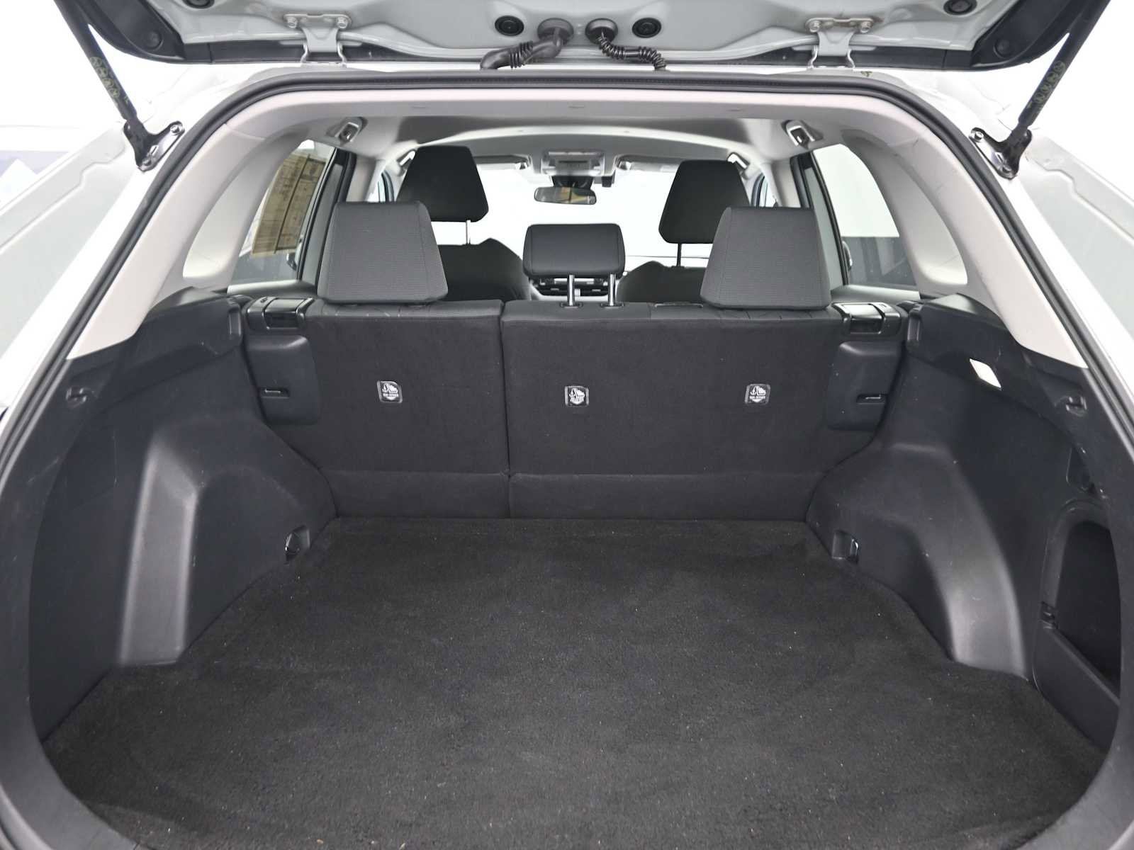 Used 2022 Toyota RAV4 XLE w/ XLE Grade Weather Package AWD/4WD image 9
