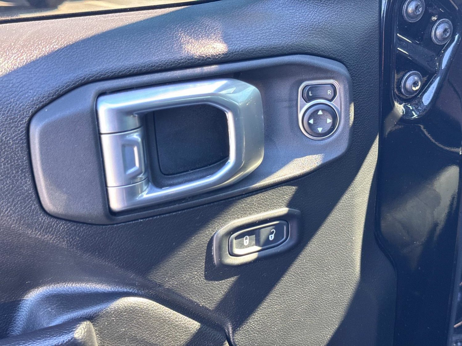 Used 2022 Jeep Wrangler Sport AWD/4WD image 25