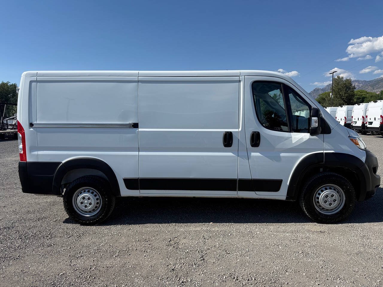 Used 2025 RAM ProMaster 2500 w/ Convenience Group FWD image 2
