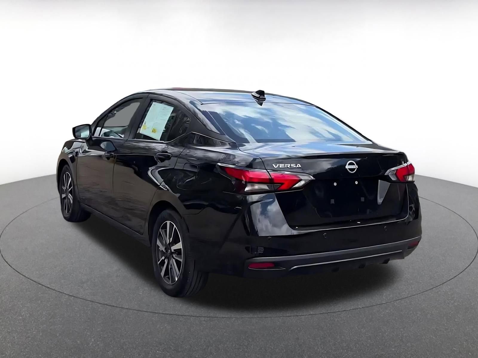 Used 2025 Nissan Versa SV FWD image 11