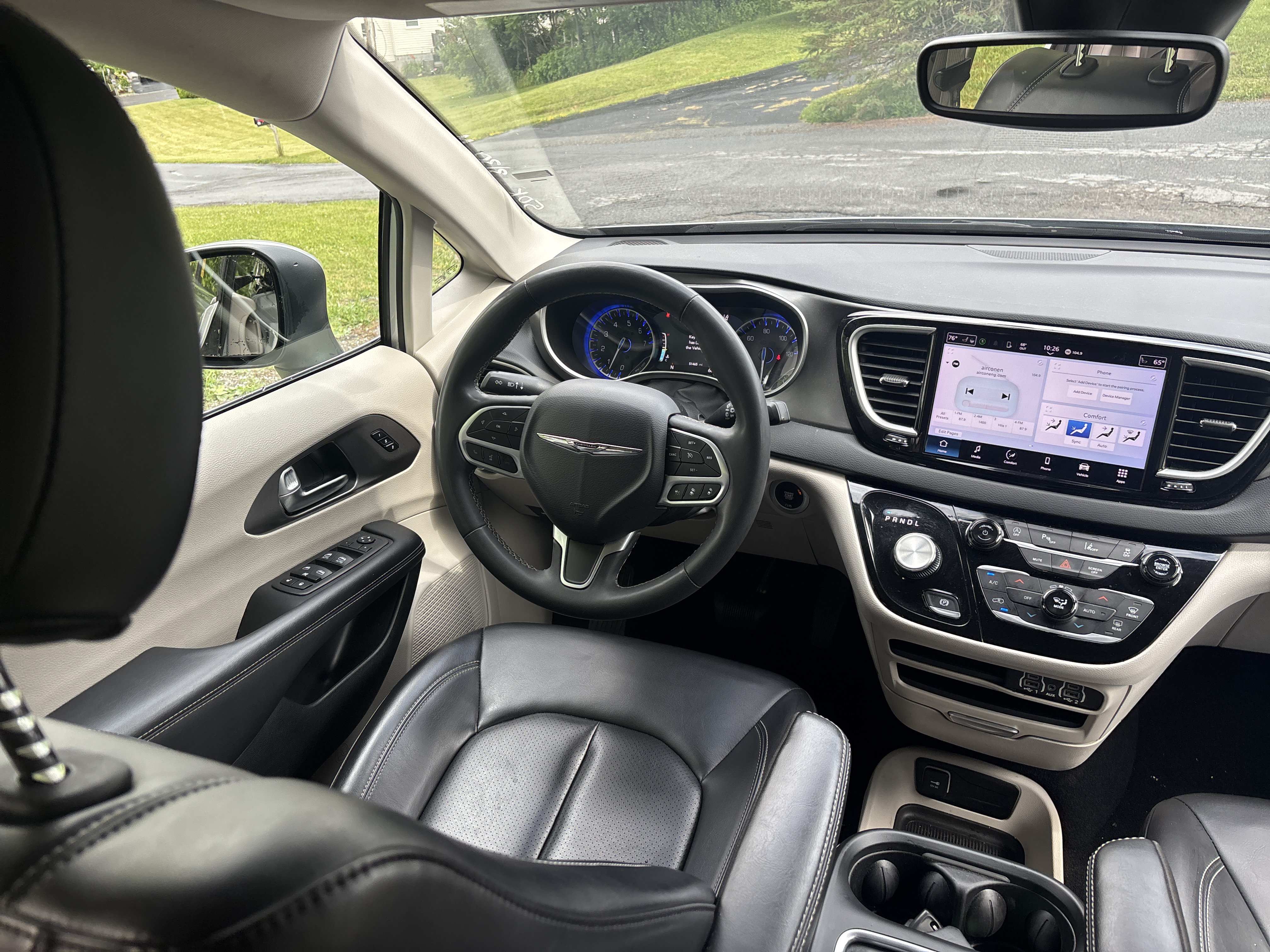 Used 2023 Chrysler Pacifica Touring-L FWD image 16