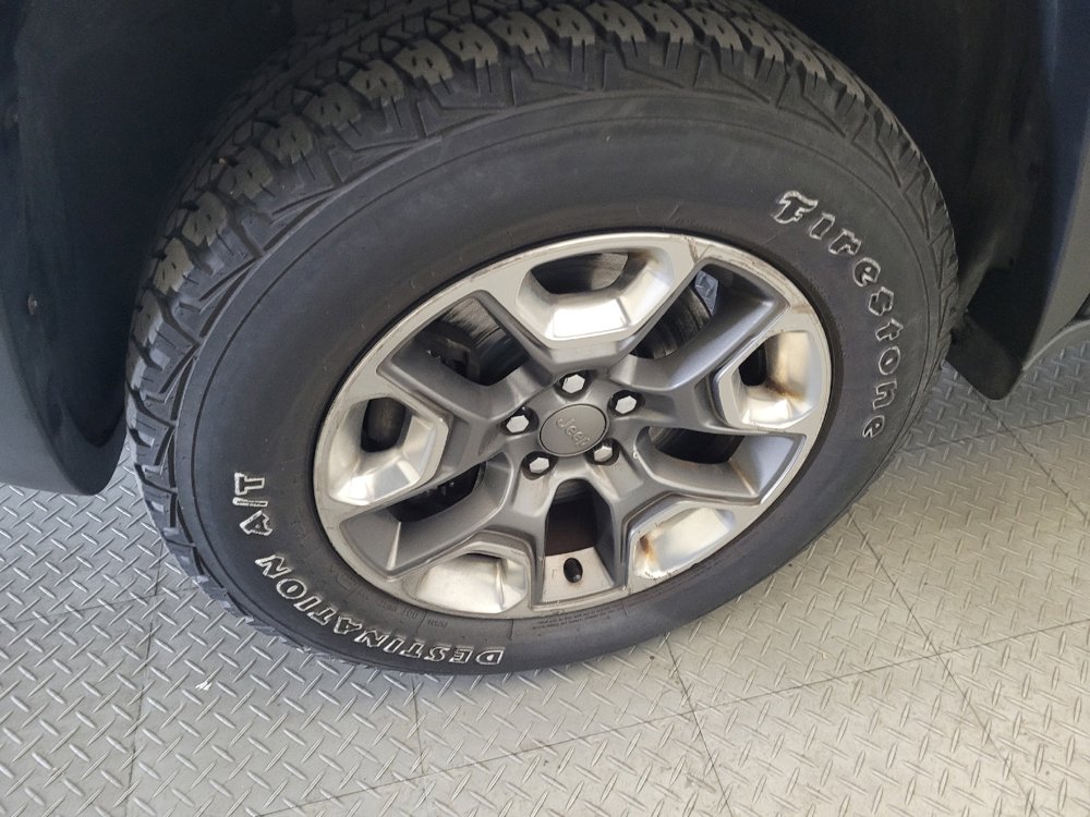 Used 2019 Jeep Cherokee Trailhawk w/ Comfort/Convenience Group image 31