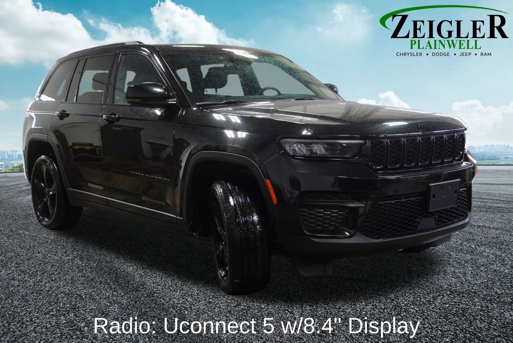 Used 2023 Jeep Grand Cherokee Altitude image 4