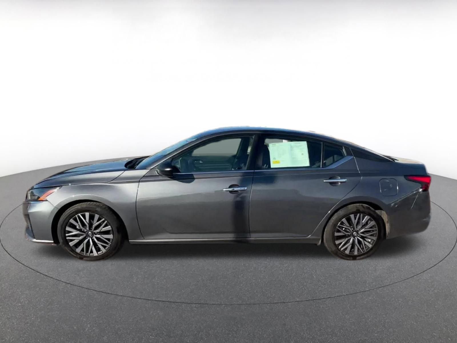 Used 2025 Nissan Altima 2.5 SV image 9