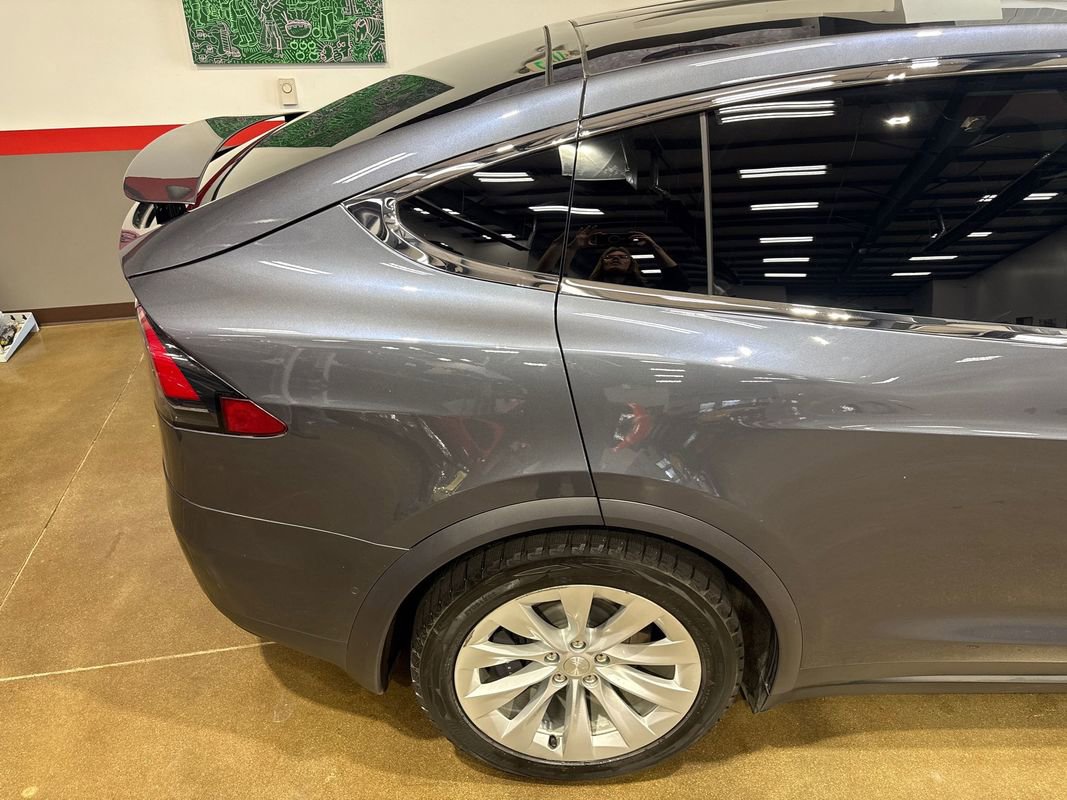 Used 2020 Tesla Model X image 39
