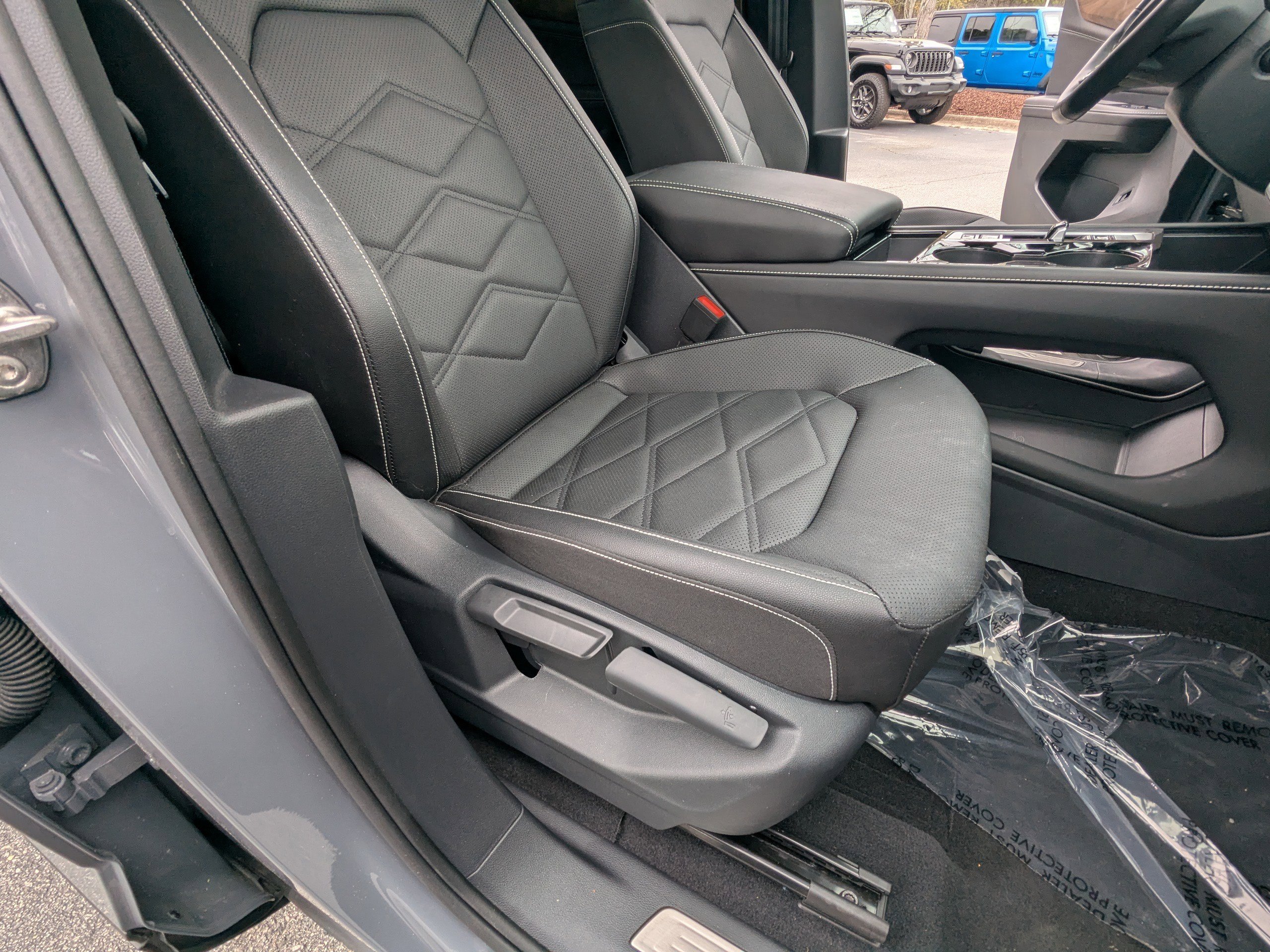 Used 2025 Volkswagen Atlas SE image 15