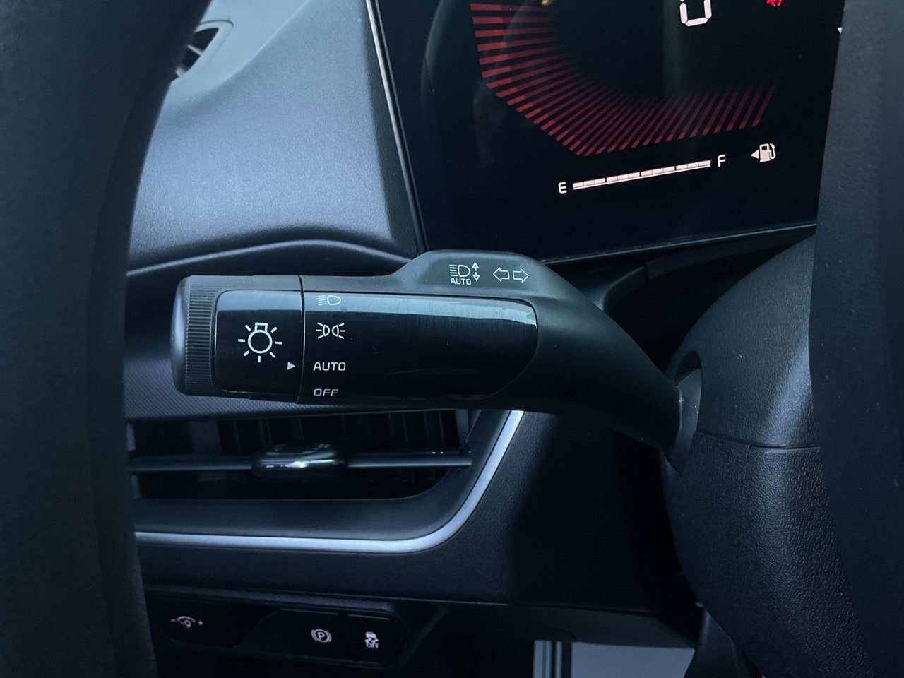 Used 2025 Kia K4 FWD image 37