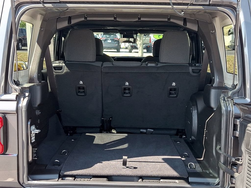 Used 2025 Jeep Wrangler Unlimited Sahara w/ Safety Group AWD/4WD image 29