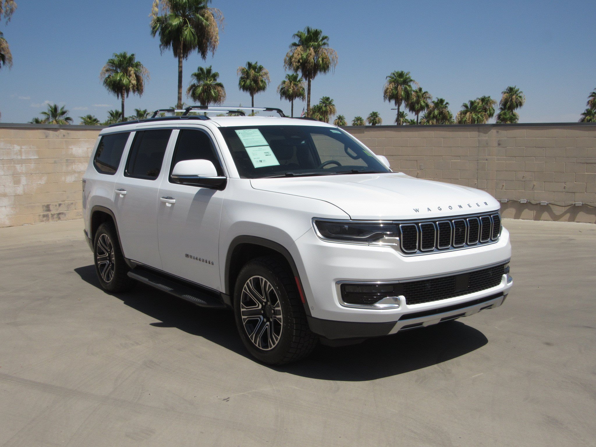 Used 2022 Jeep Wagoneer Series III w/ Convenience Group I AWD/4WD image 2