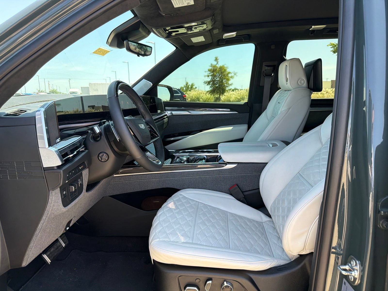 Certified 2025 Cadillac Escalade ESV V AWD/4WD image 11