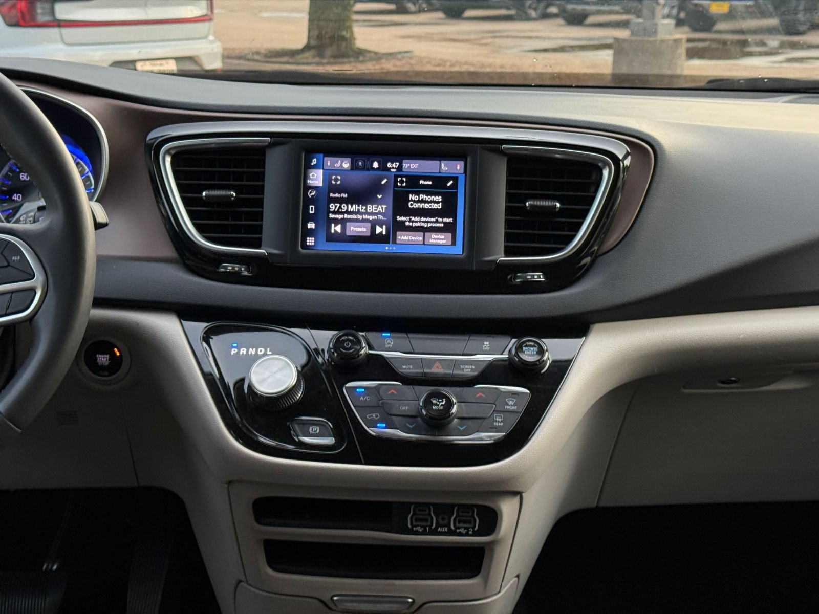 Used 2023 Chrysler Voyager LX FWD image 16