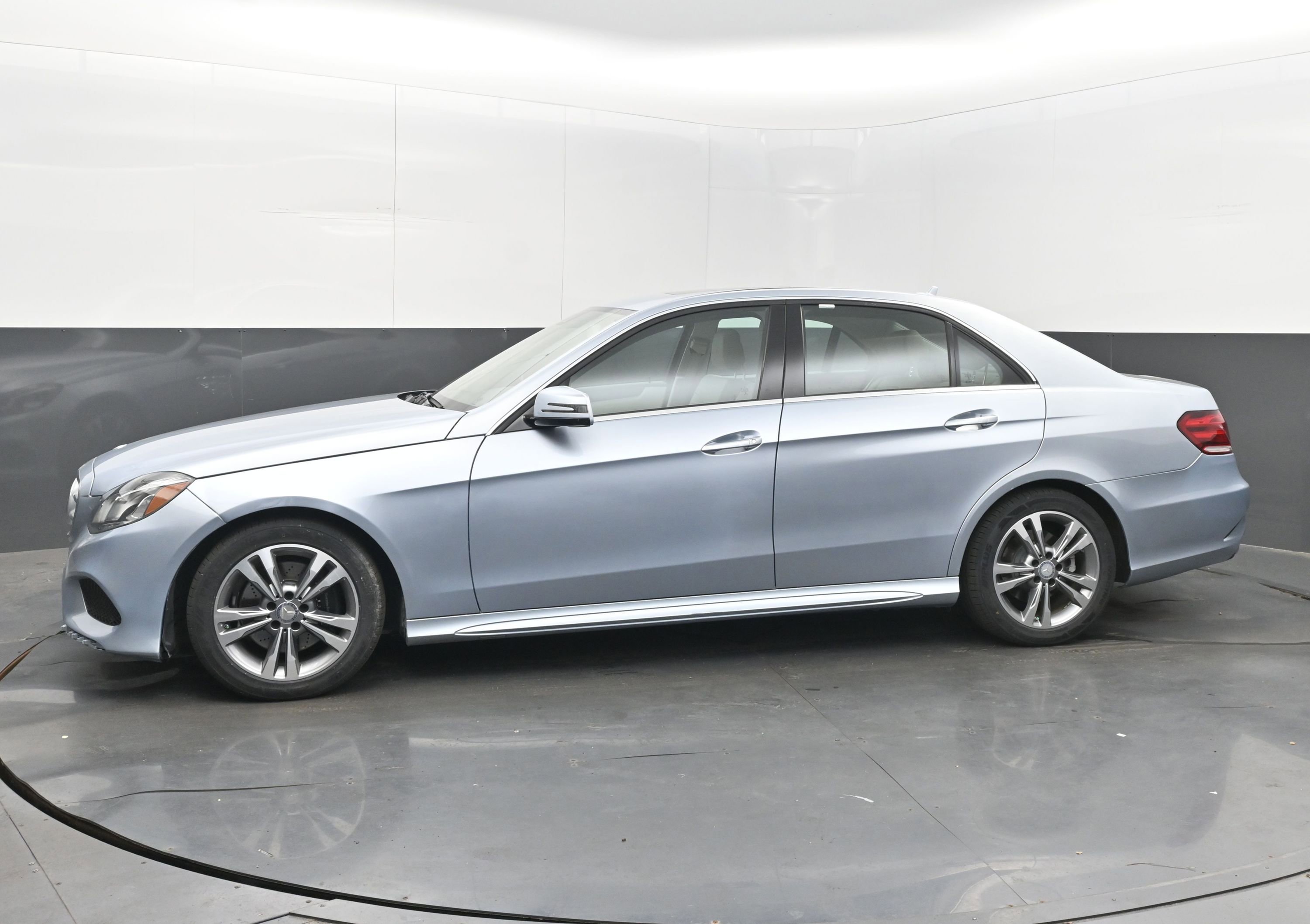 Used 2015 Mercedes-Benz E 350 Sedan image 4