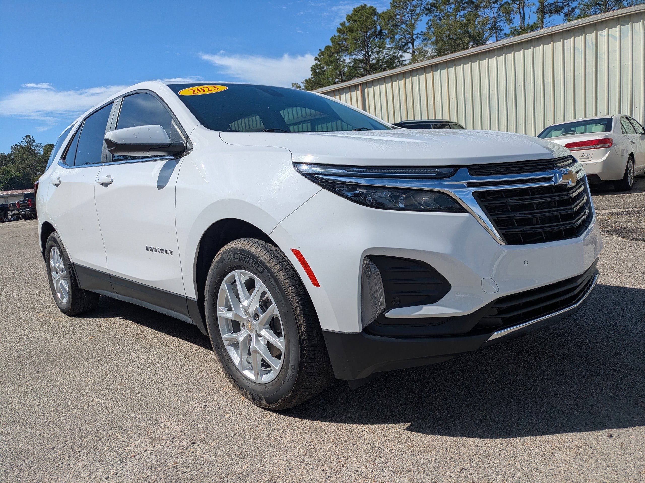 Used 2023 Chevrolet Equinox LT image 2