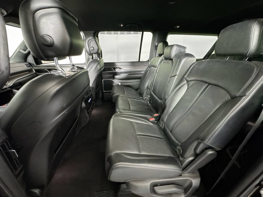 Used 2024 Jeep Wagoneer L Series II w/ Flexible Seating Group RWD image 25