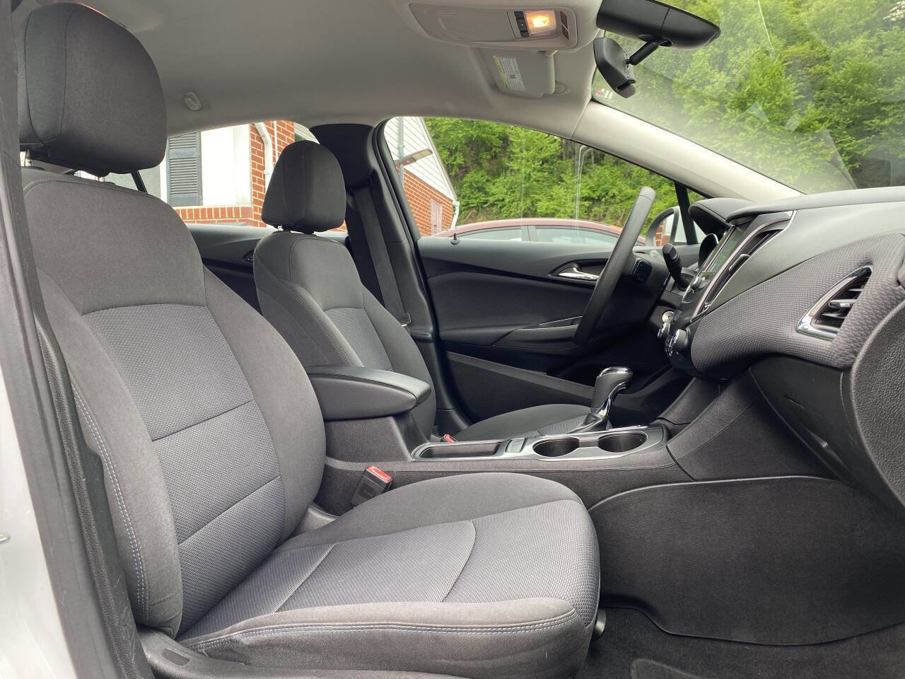 Used 2018 Chevrolet Cruze LT FWD image 18
