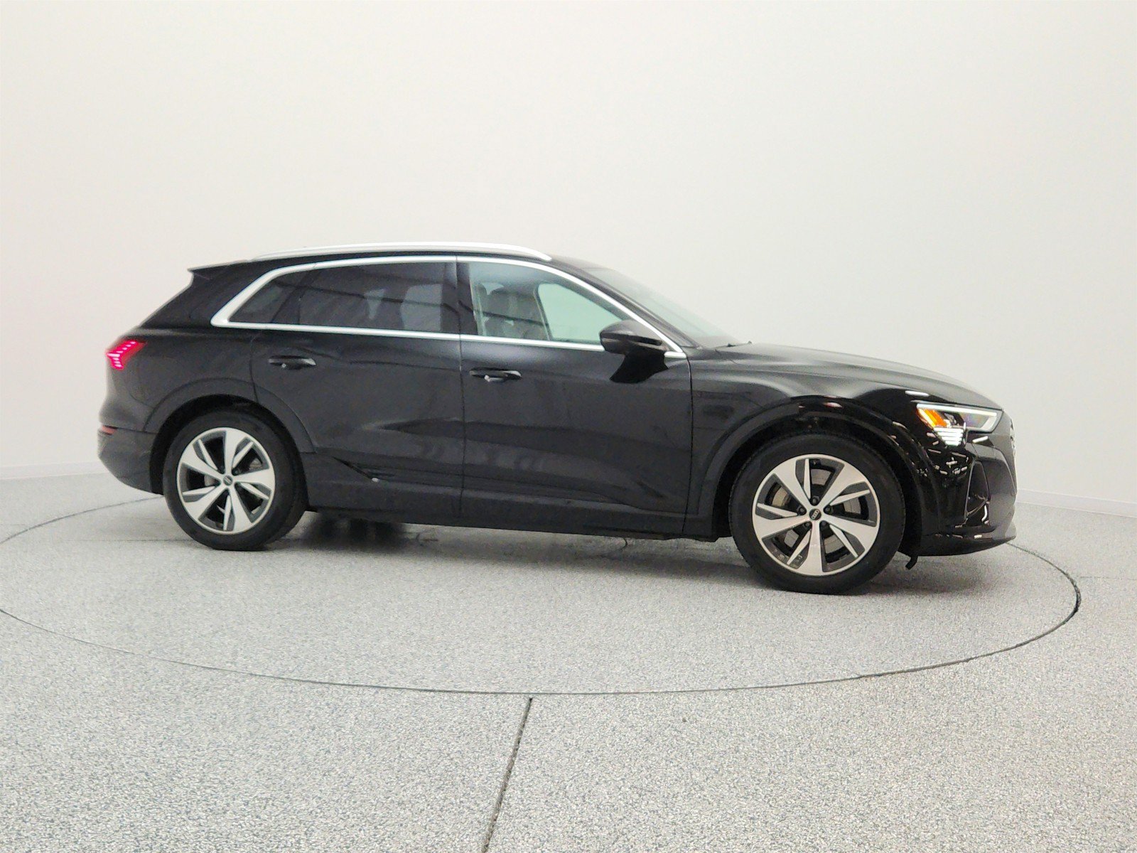 Used 2024 Audi Q8 e-tron Premium Plus w/ Premium Plus Package AWD/4WD image 4