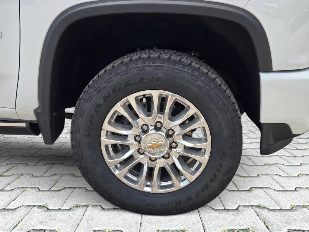 Used 2021 Chevrolet Silverado 3500 High Country w/ Z71 Off-Road Package AWD/4WD image 3