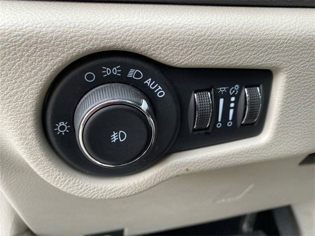 Used 2023 Chrysler Pacifica Limited image 13