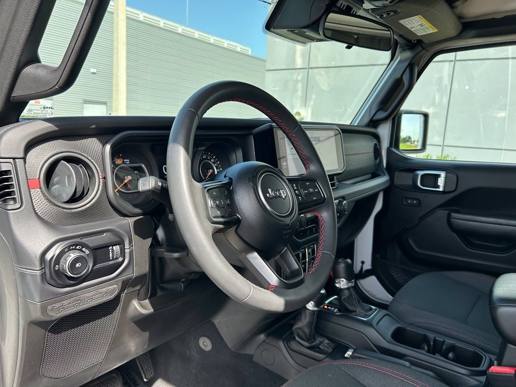 Used 2024 Jeep Wrangler Unlimited Rubicon AWD/4WD image 16