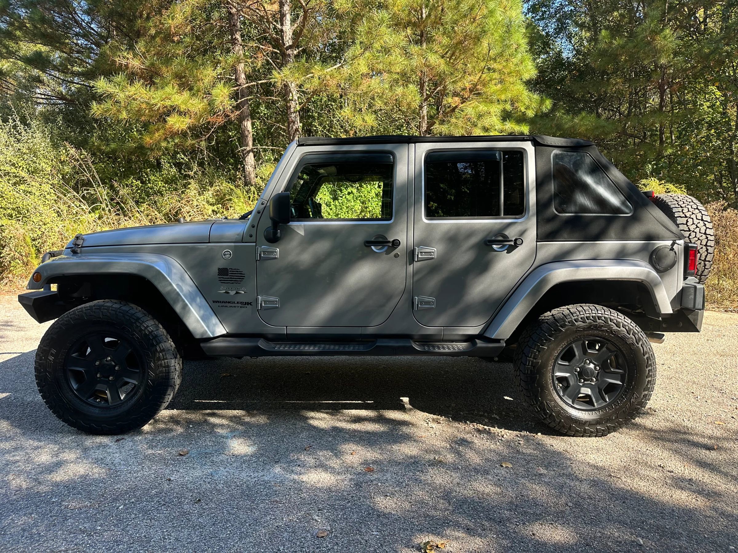 Used 2018 Jeep Wrangler Unlimited Sahara image 2