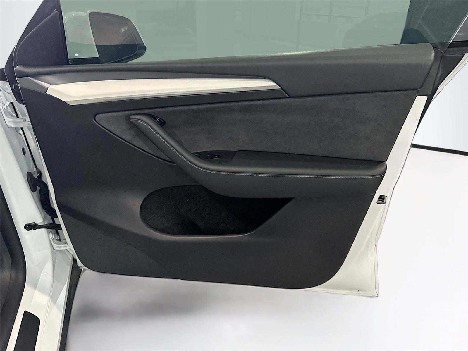 Used 2025 Tesla Model Y Long Range AWD/4WD image 14