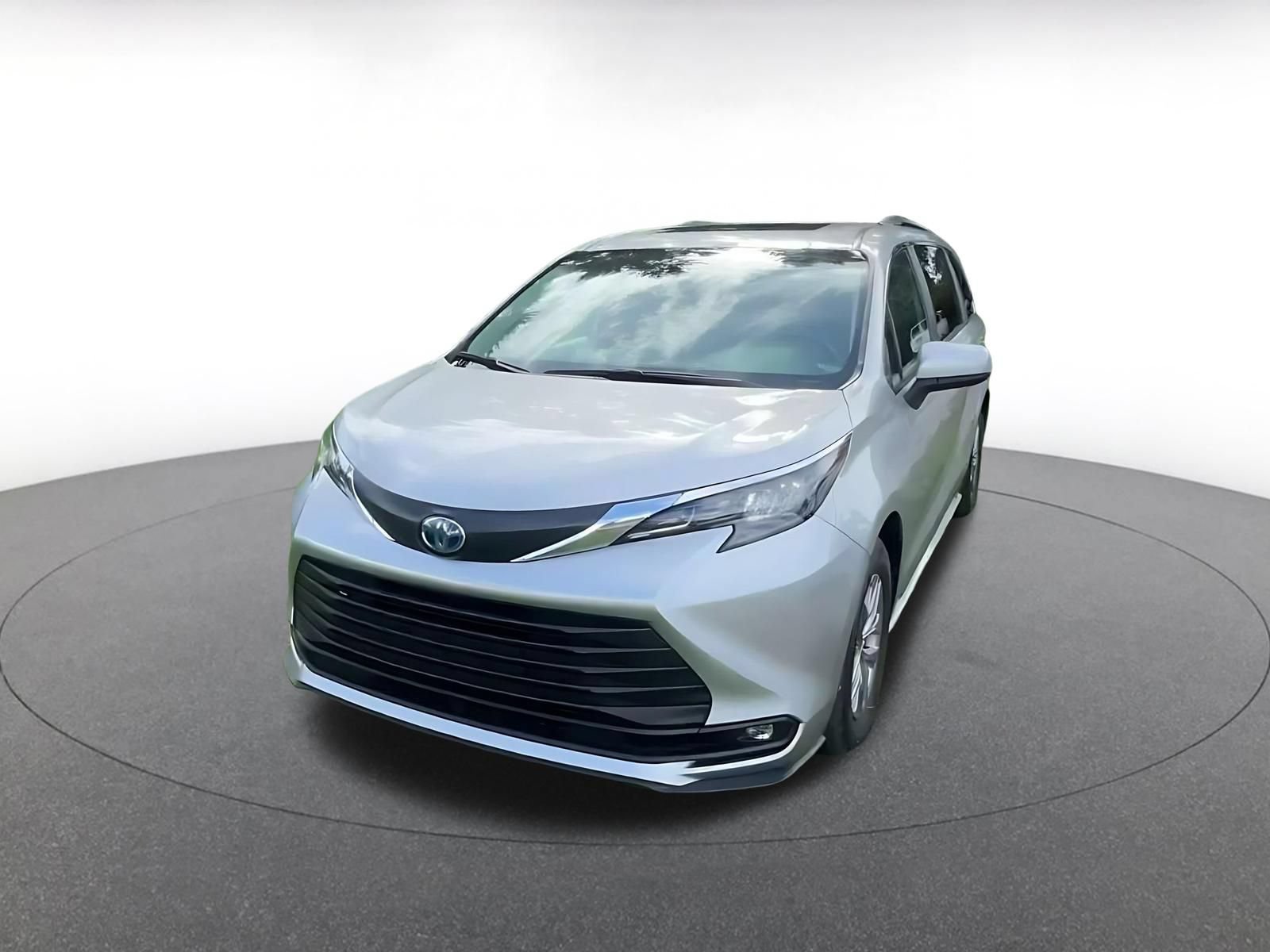 Used 2025 Toyota Sienna XLE FWD image 6