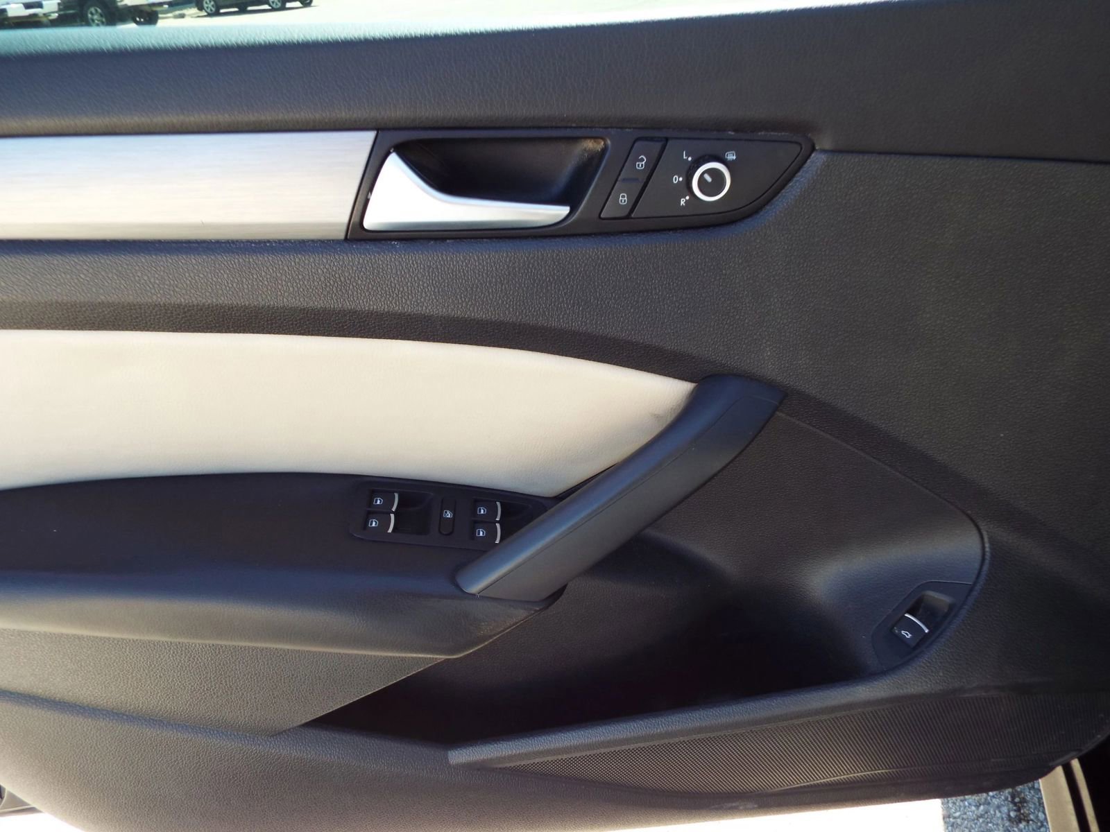Used 2014 Volkswagen Passat TDI SE FWD image 20