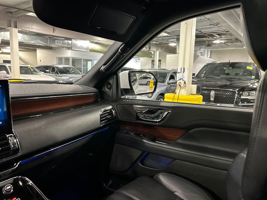 Used 2022 Lincoln Navigator L Reserve w/ Monochromatic Package AWD/4WD image 27