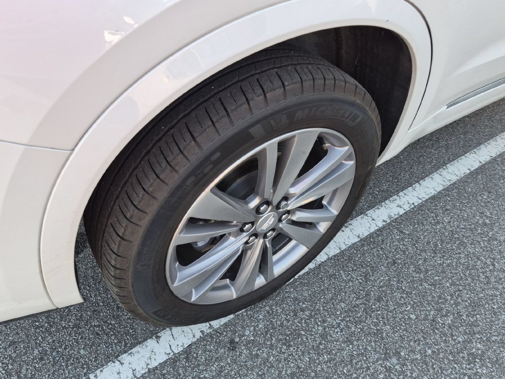 Certified 2025 Cadillac XT6 Premium Luxury w/ LPO, Floor Liner Package AWD/4WD image 46