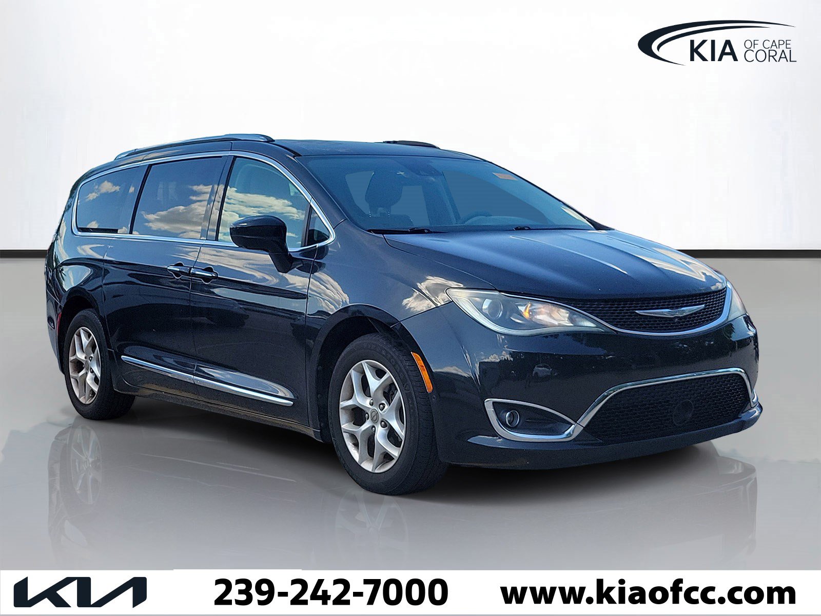 Used 2017 Chrysler Pacifica Touring-L Plus w/ Advanced Safetytec Group FWD video 1