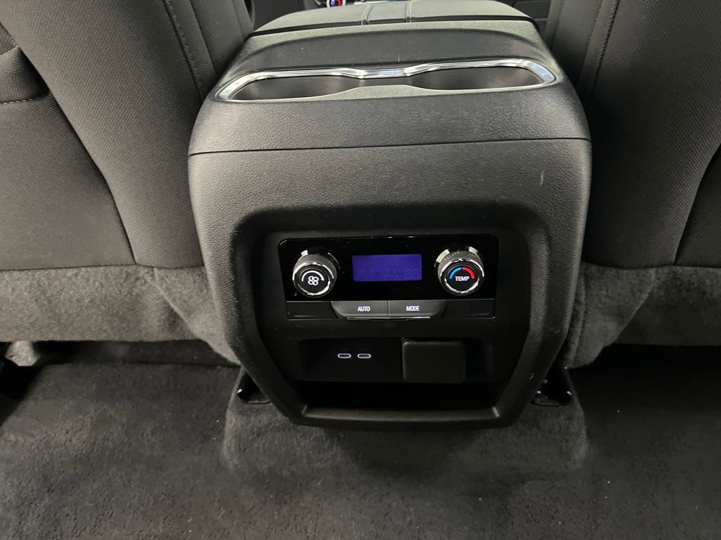 Used 2024 Chevrolet Traverse LT image 24