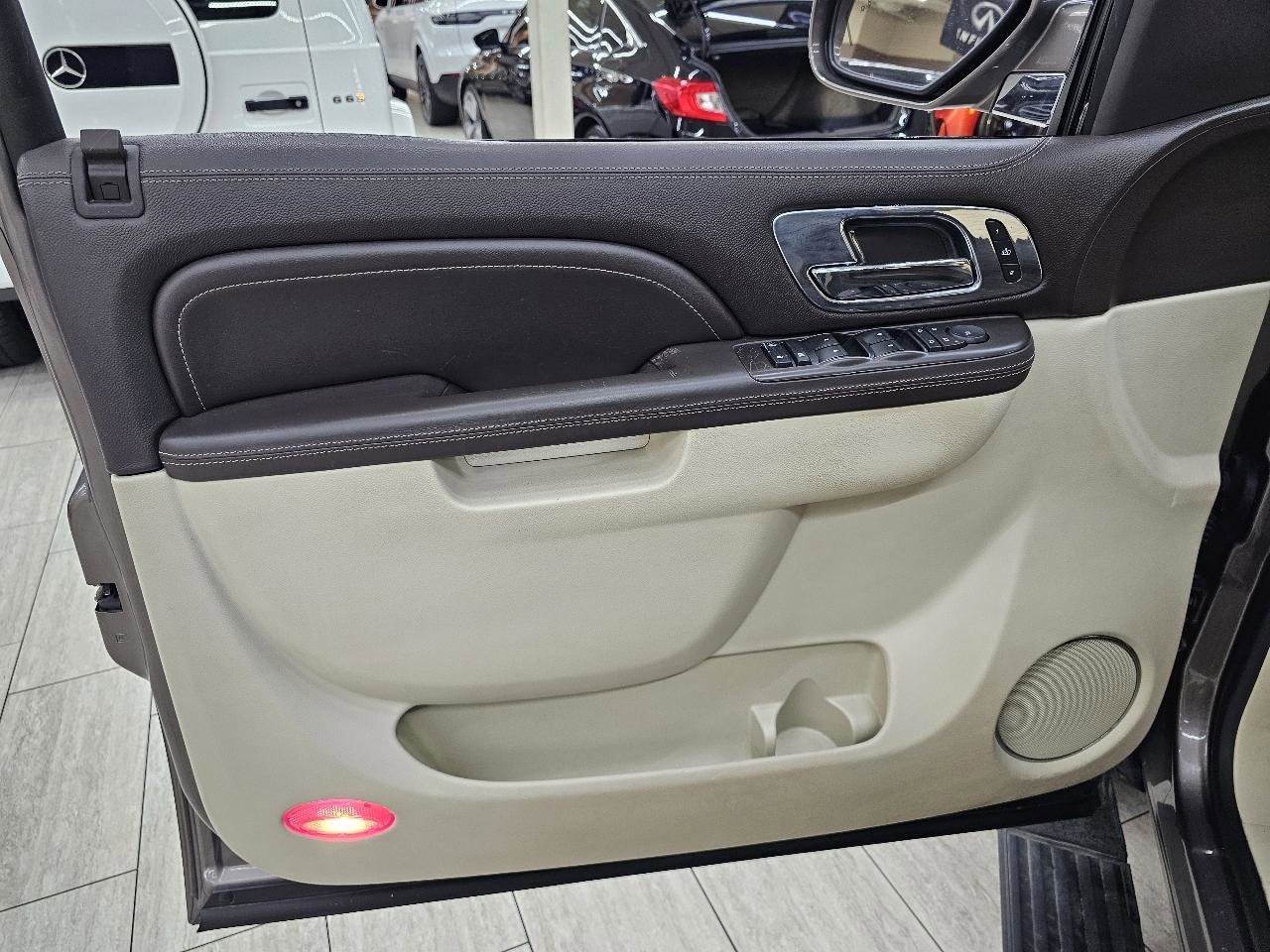 Used 2014 Cadillac Escalade Platinum AWD/4WD image 39