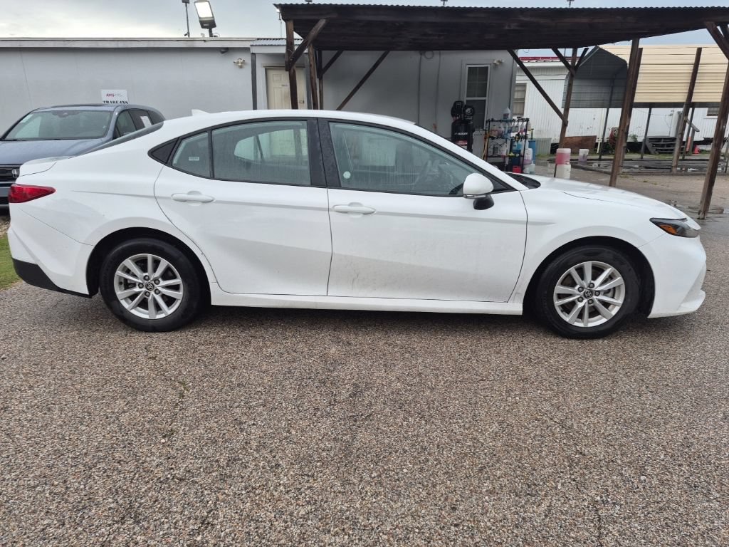 Used 2025 Toyota Camry LE FWD image 5