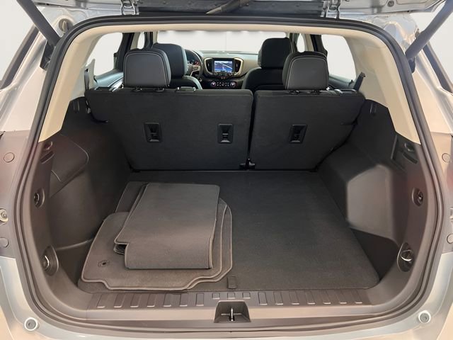 Used 2024 GMC Terrain Denali w/ Denali Premium Package image 11