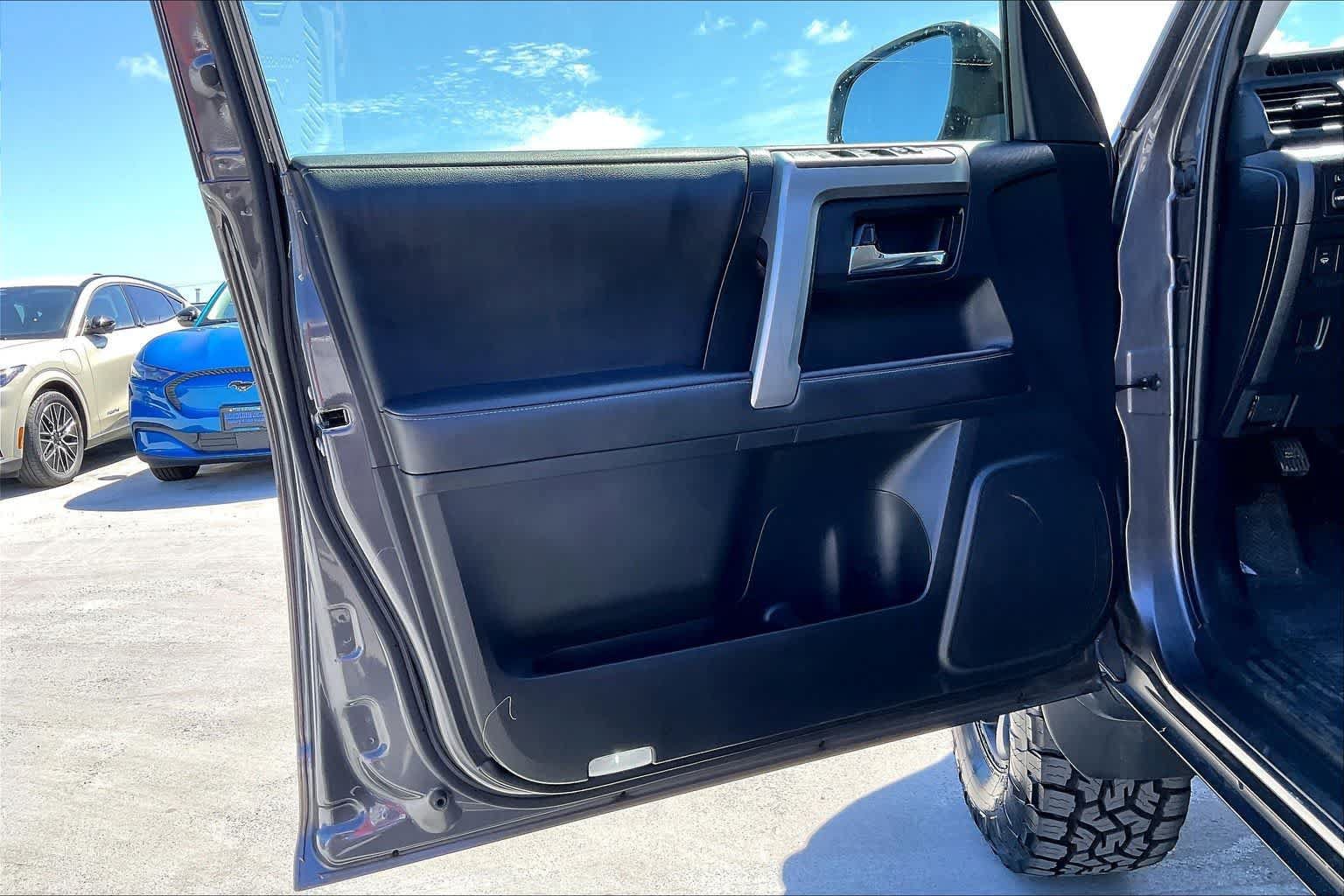 Used 2021 Toyota 4Runner SR5 Premium w/ Moonroof Package AWD/4WD image 27