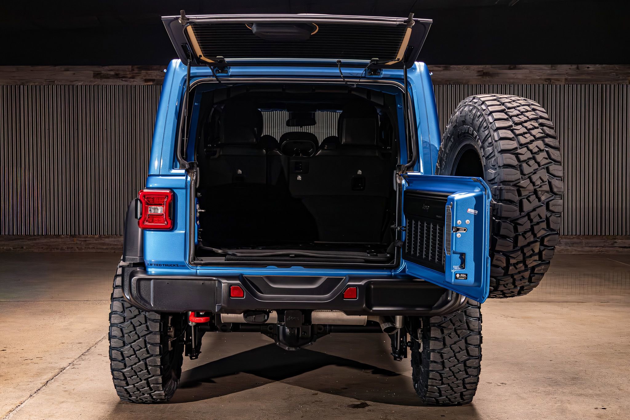 Used 2025 Jeep Wrangler Unlimited Rubicon w/ Convenience Group image 9