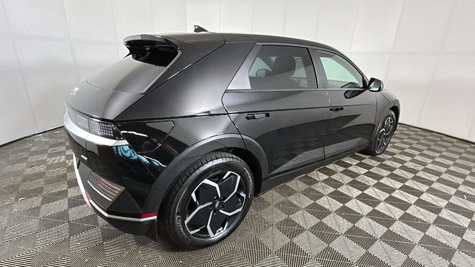 Used 2024 Hyundai Ioniq 5 SE AWD/4WD image 3