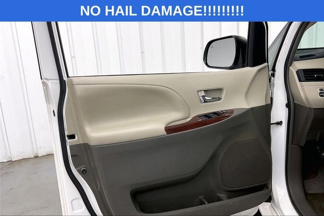 Used 2012 Toyota Sienna XLE w/ Entertainment Pkg FWD image 21