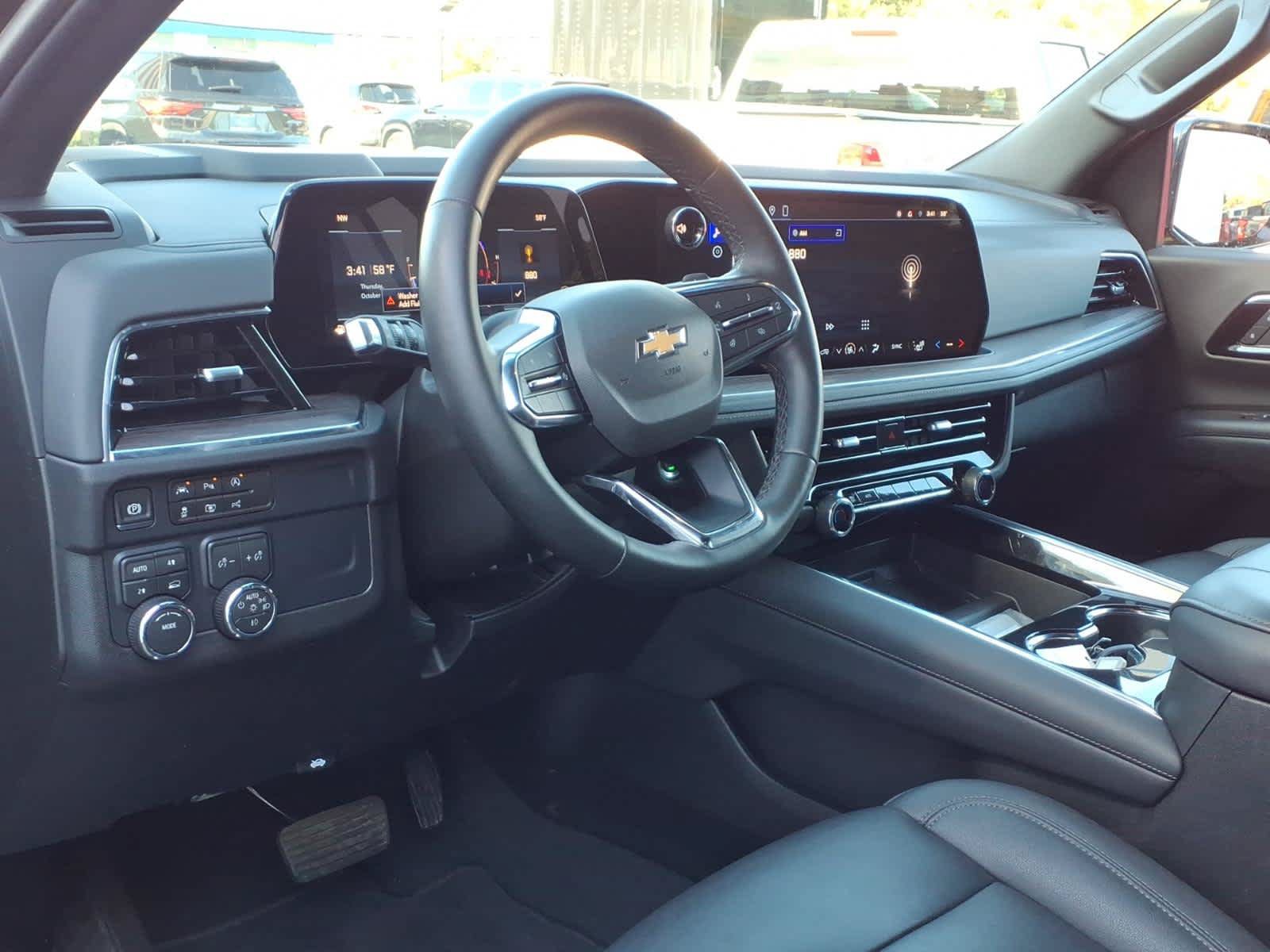 Used 2026 Chevrolet Suburban LT w/ Comfort Package AWD/4WD image 9