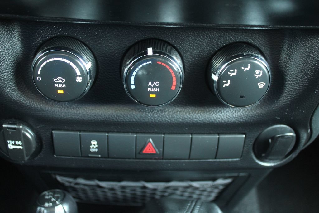 Used 2013 Jeep Wrangler Sport AWD/4WD image 29