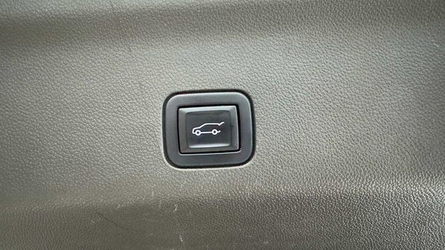 Used 2022 Cadillac Escalade ESV Premium Luxury image 38