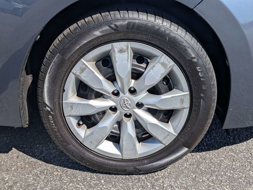 Used 2015 Toyota Corolla LE image 11
