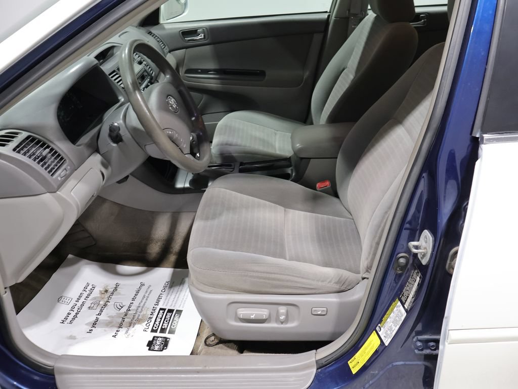 Used 2005 Toyota Camry LE FWD image 9