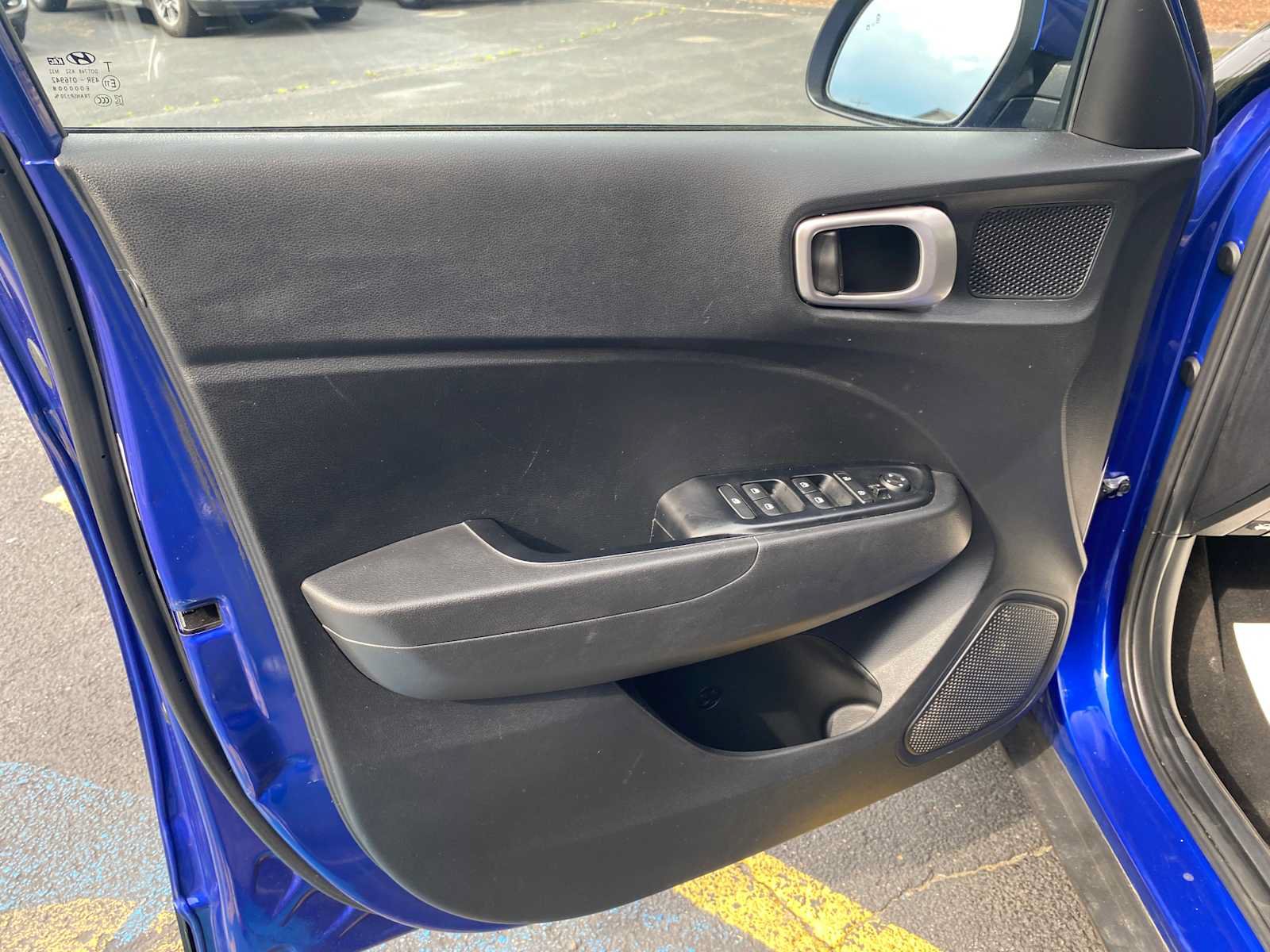 Used 2023 Hyundai Venue SEL FWD image 29