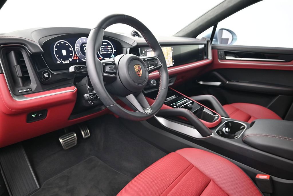 Certified 2025 Porsche Cayenne GTS AWD/4WD image 4