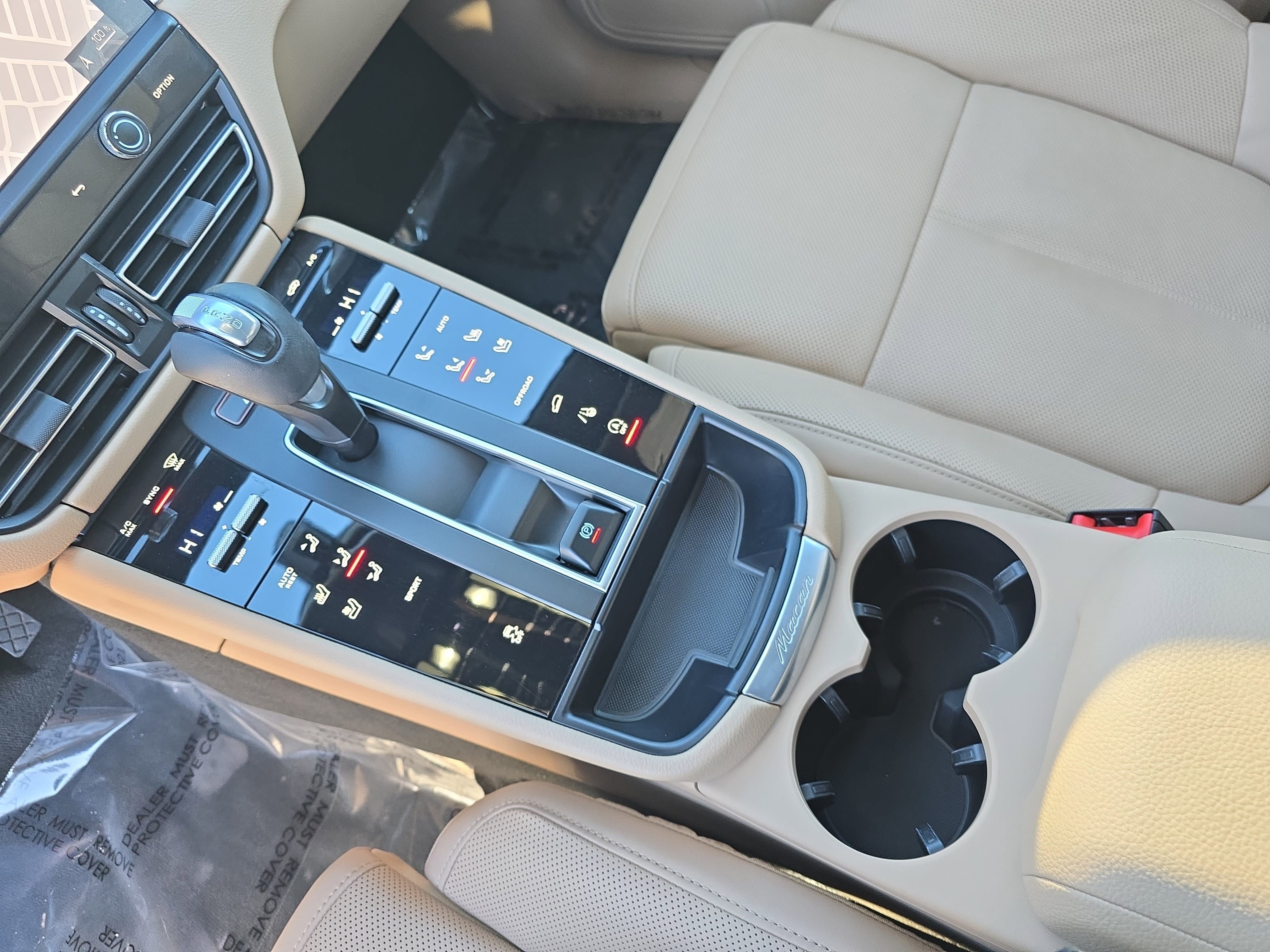 Used 2022 Porsche Macan Base image 23